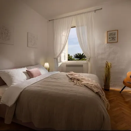 شقة Ivo's Garden Prostran Stan U Blizini Starog Grada *