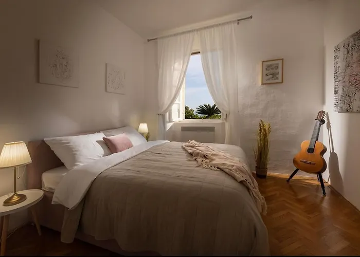 Apartmán Ivo's Garden Prostran Stan U Blizini Starog Grada *